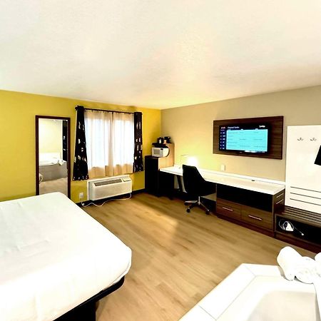 Quality Inn & Suites ウィローズ エクステリア 写真