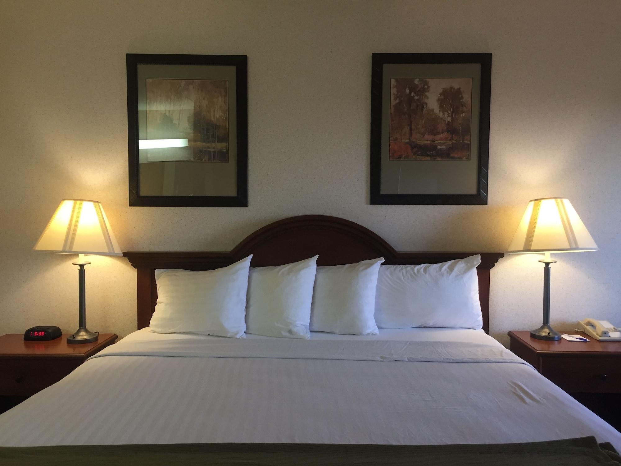 Quality Inn & Suites ウィローズ エクステリア 写真