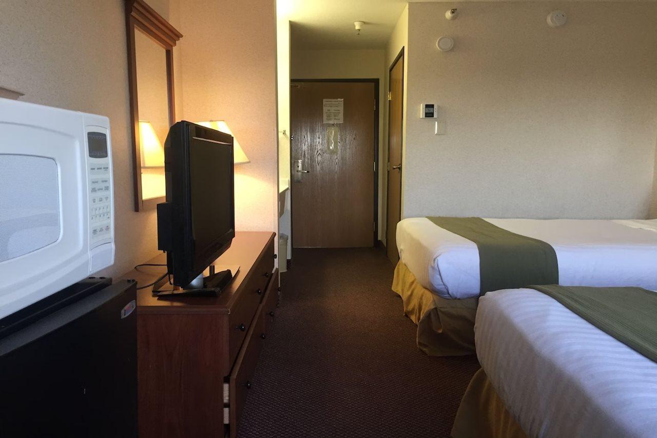Quality Inn & Suites ウィローズ エクステリア 写真