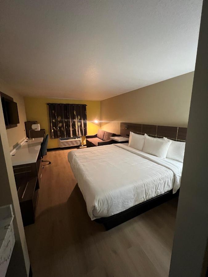 Quality Inn & Suites ウィローズ エクステリア 写真