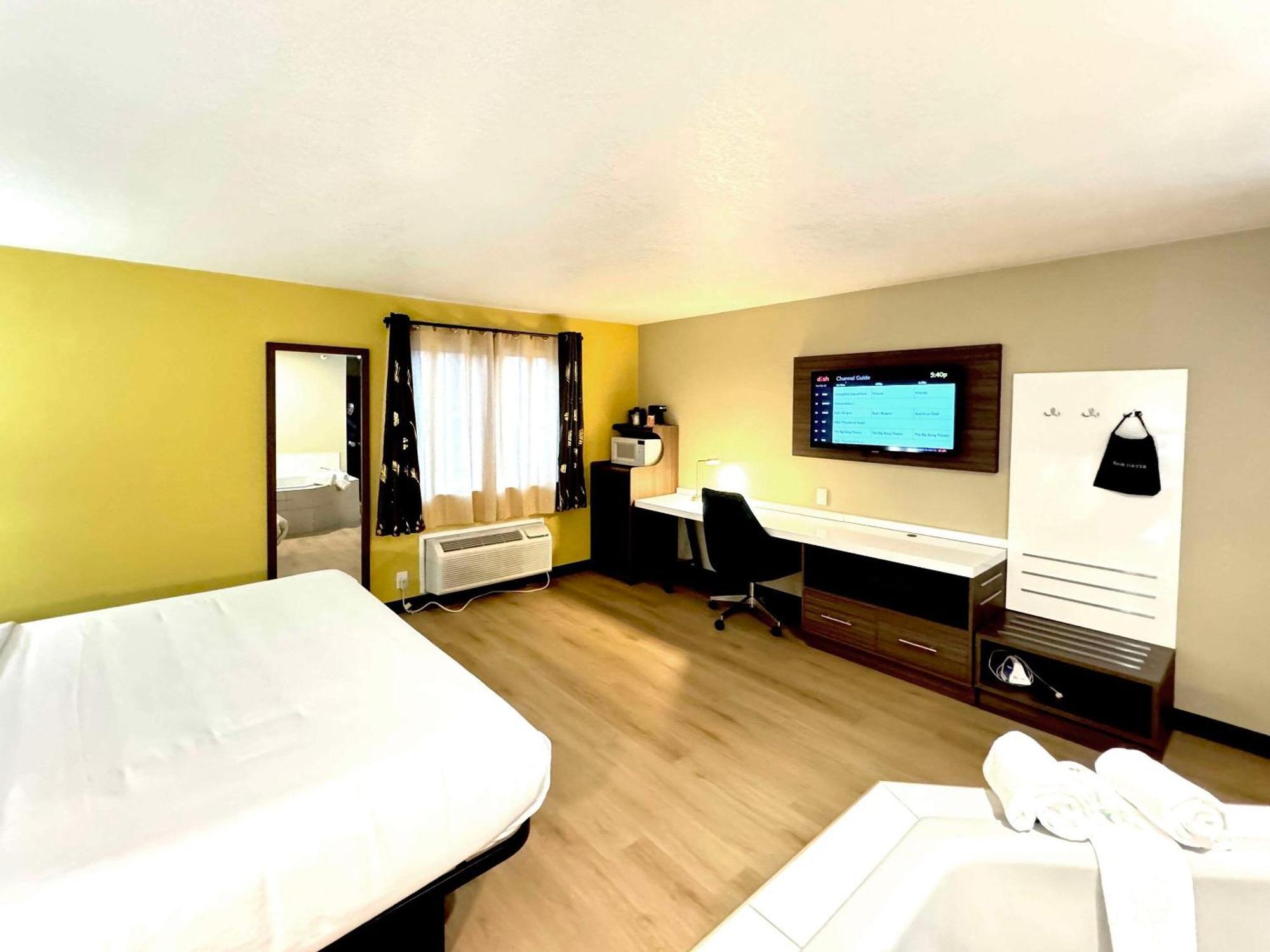 Quality Inn & Suites ウィローズ エクステリア 写真