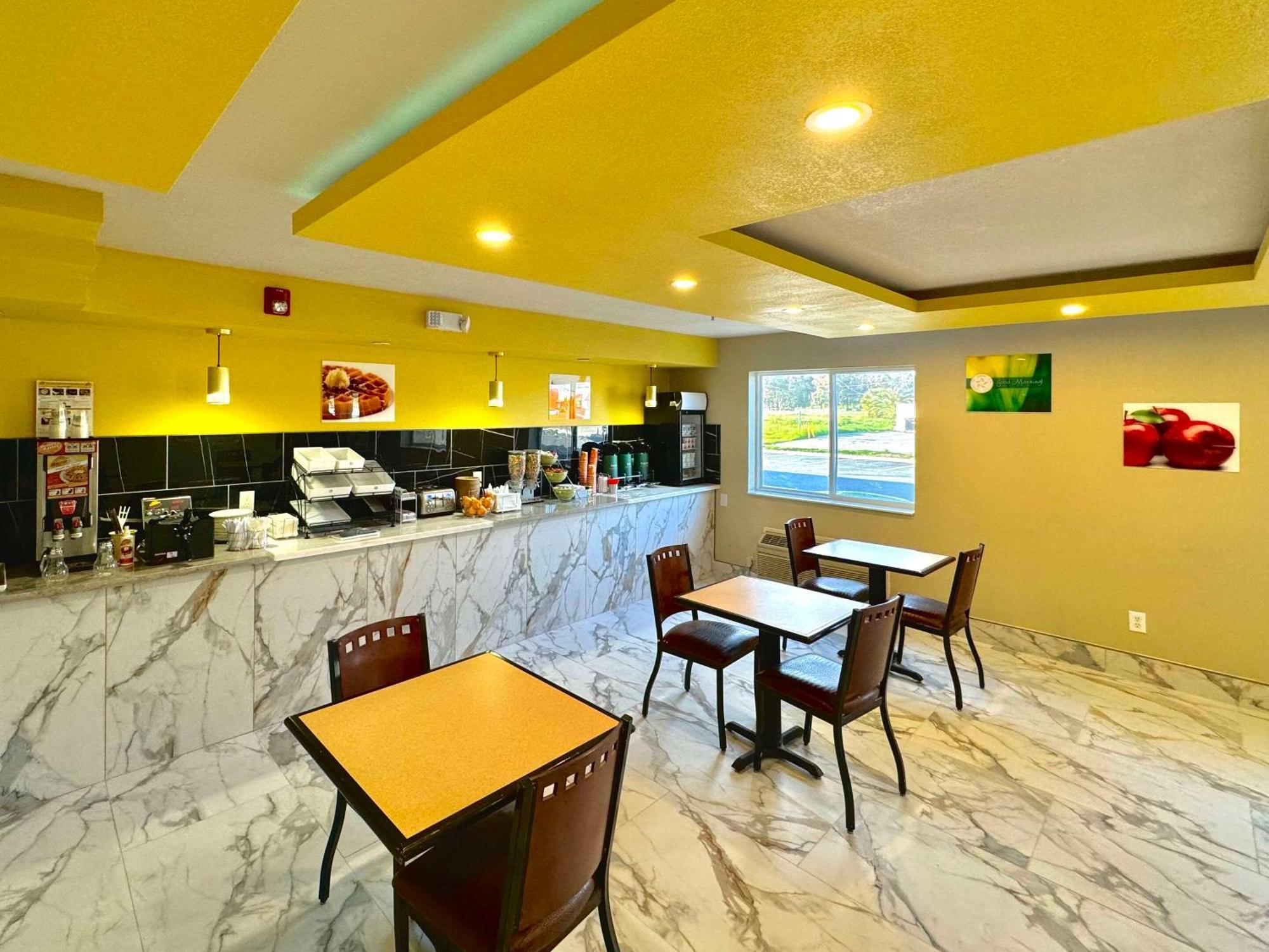 Quality Inn & Suites ウィローズ エクステリア 写真